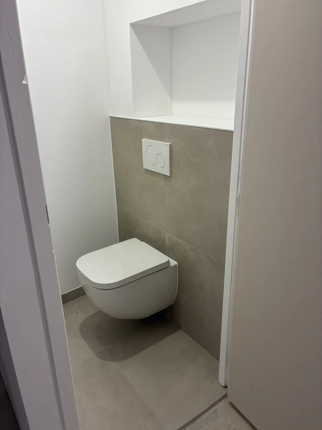 WC suspendu posé